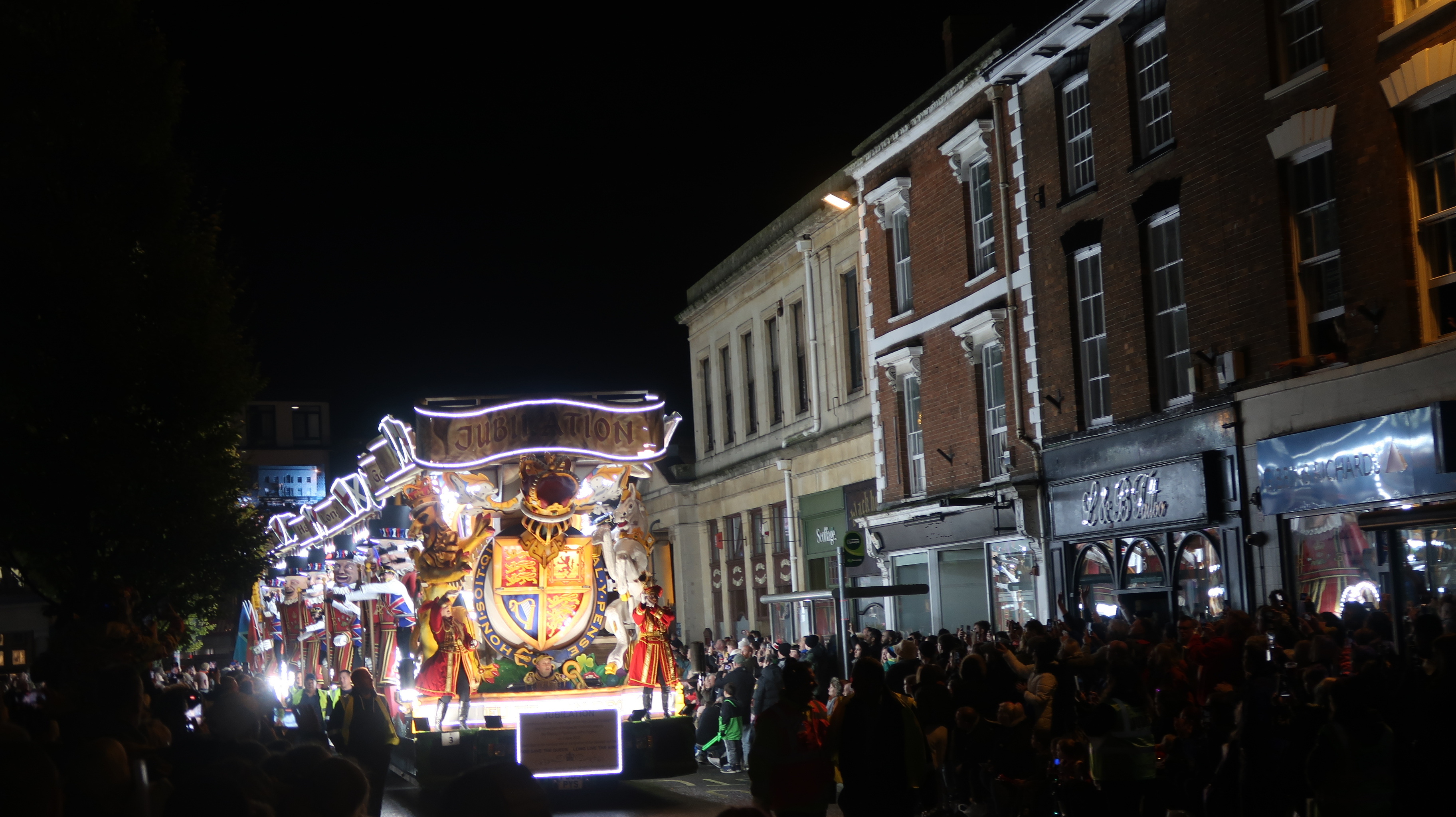 Lire la suite à propos de l’article Bridgwater Guy Fawkes Carnival 2022